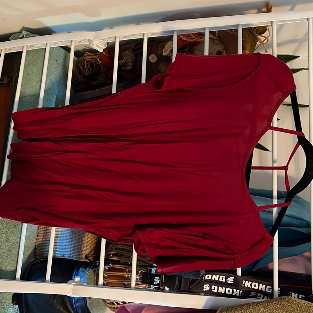 Cute deep red top